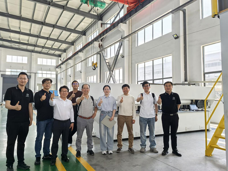 Expandir novos mercados · Fortalecer parcerias de longo prazo - parceiro coreano visita nossa fábrica e aprofunda a